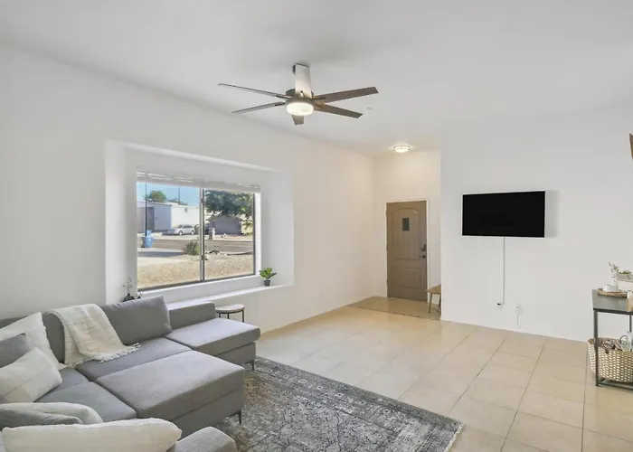 1 Mi To Lake: Airy W/ Patio In Havasu! *