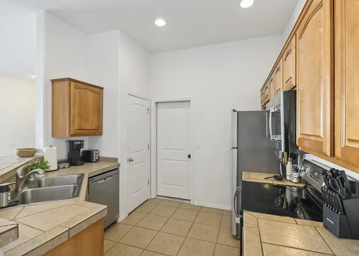1 Mi To Lake: Airy W/ Patio In Havasu! *