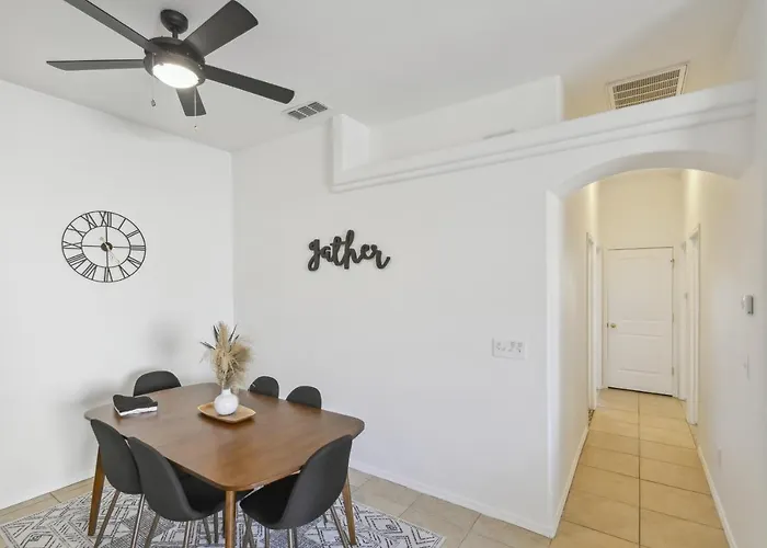 1 Mi To Lake: Airy W/ Patio In Havasu!