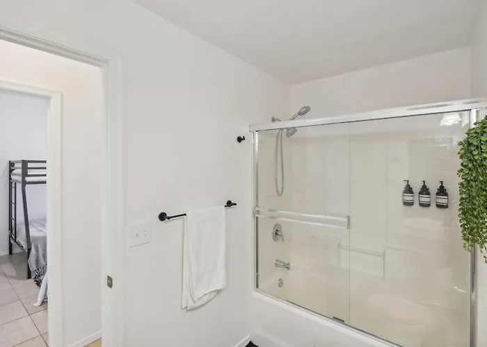 1 Mi To Lake: Airy W/ Patio In Havasu! Holiday home Lake Havasu City