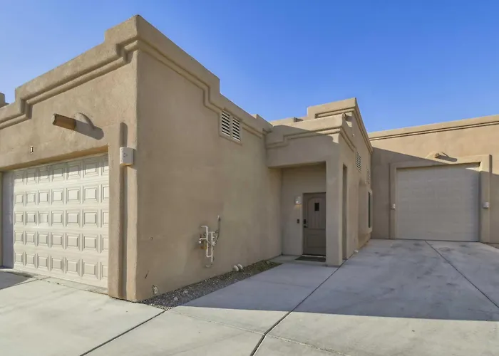1 Mi To Lake: Airy W/ Patio In Havasu! Holiday home Lake Havasu City
