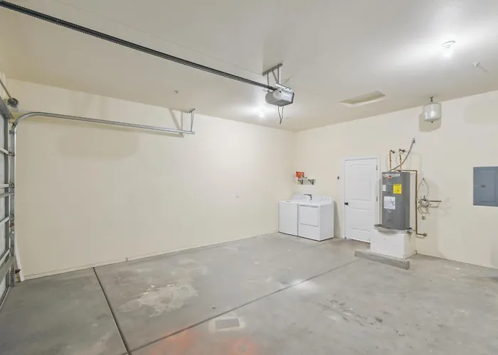 Holiday home 1 Mi To Lake: Airy W/ Patio In Havasu! Lake Havasu City