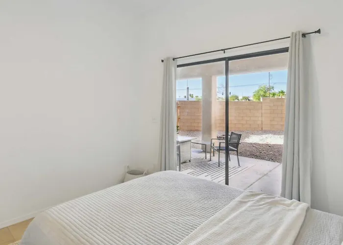 1 Mi To Lake: Airy W/ Patio In Havasu!