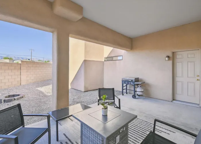 1 Mi To Lake: Airy W/ Patio In Havasu! Holiday home Lake Havasu City