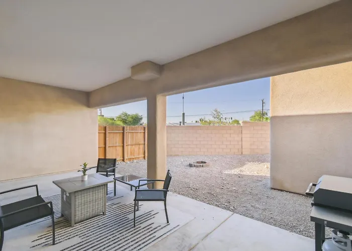 Holiday home 1 Mi To Lake: Airy W/ Patio In Havasu! *